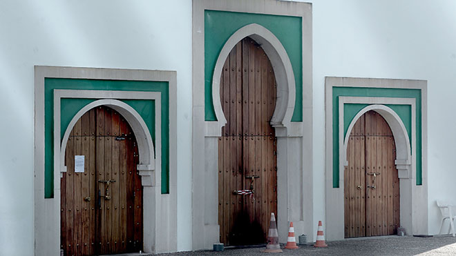 الباب المحترق لمسجد بايون ، جنوب غرب فرنسا